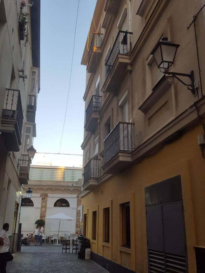 Apartamento En Pleno Centro De Cadiz Con Parking Economico Buitenkant foto